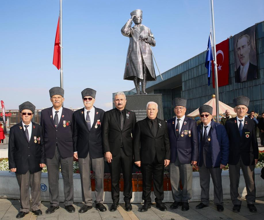 Atatürk'ün izi Kent Meydanında... 